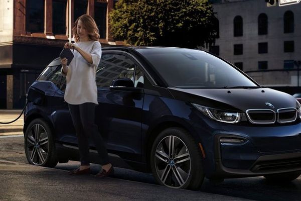 BMW, liderul pieței europene de mașini electrice și plug-in hibrid