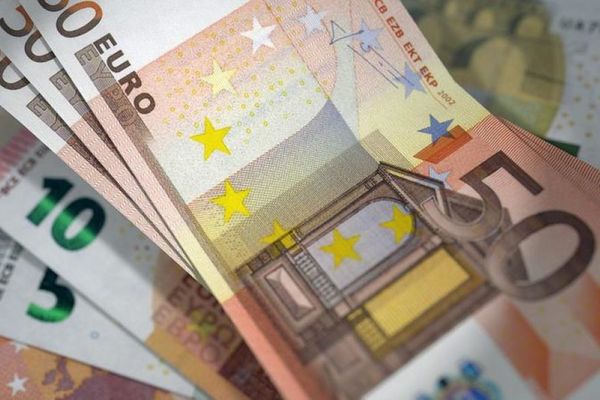Cel mai slab leu din istorie. Ce efecte în lanț atrage scumpirea monedei euro