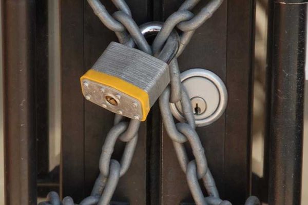 Regimul PSD-Dragnea pune lacătul pe 50.000 de firme private