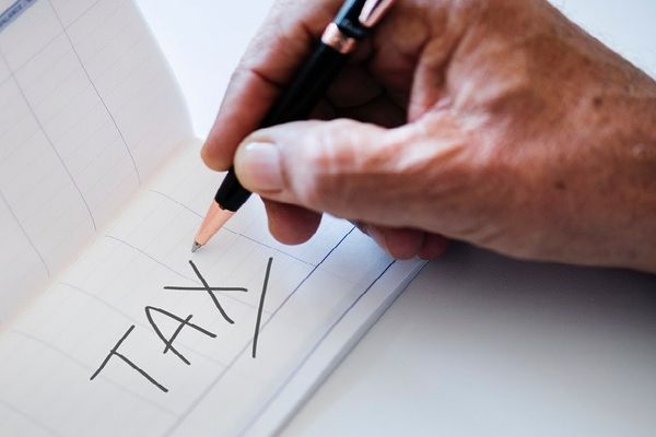 Cehia vrea să introducă o taxă specială pentru multinaţionale