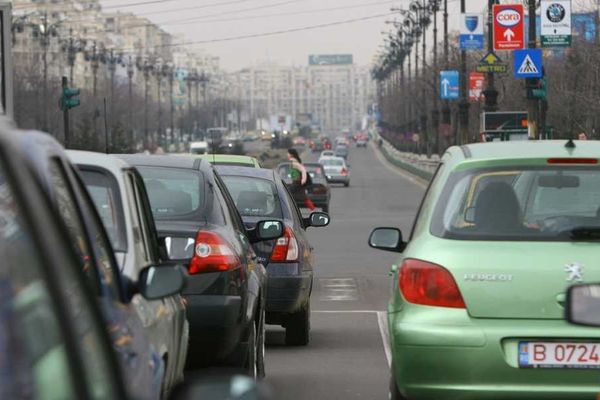 Cât dau românii, în medie, pe o mașină?