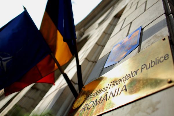 Datoria guvernamentală a ajuns la 42% din PIB, o creștere de 7% de la începutul anului
