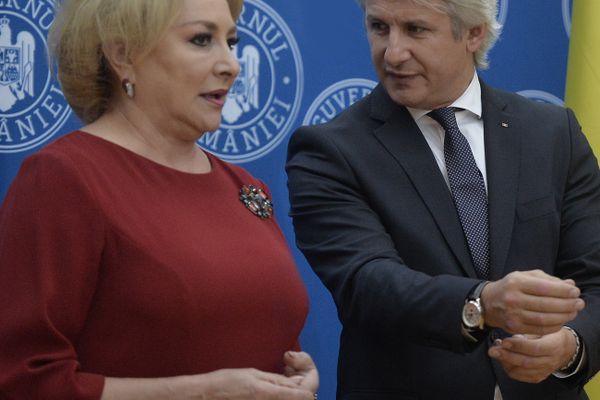 Teodorovici susține că România se va împrumuta de pe piețe externe mai avantajos