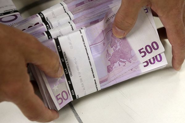 Sfârșitul bancnotei de 500 de euro, denumite popular "bin Laden"