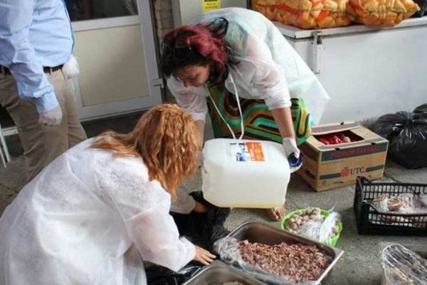 6 tone de alimente şi 72.280 de ouă reţinute de la comercializare, în aprilie