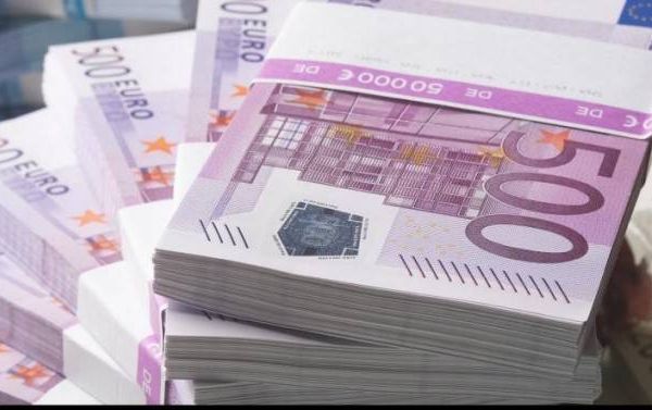 Guvernul schimbă legea ca să poată împrumuta mai mulți bani