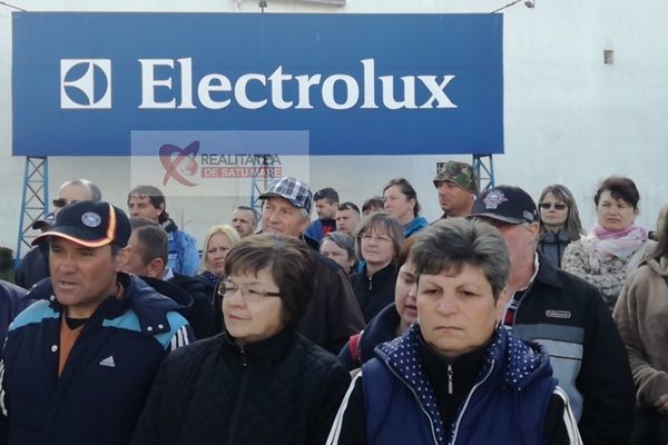 Producția de la Electrolux, mutată în Polonia, la cererea conducerii din Stockholm