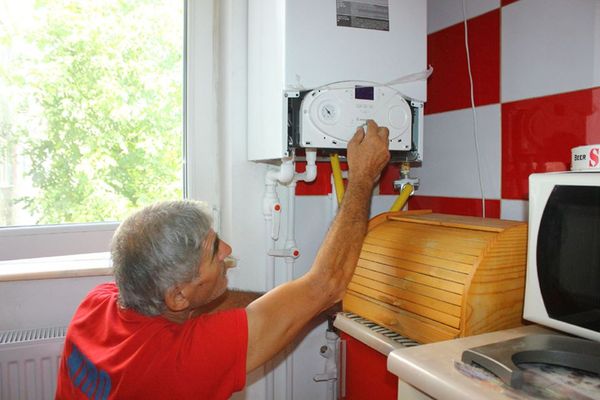 UE va impune o taxă pentru centralele de apartament pe gaz - Când ar urma să intre în vigoare