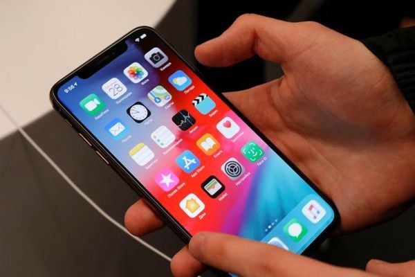 Telefonul mobil, tot mai des folosit pentru plăți