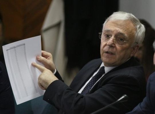 Isărescu cere Parlamentului lămuriri privind interzicerea cumulului pensiei cu salariul, pe motiv că și-ar putea pierde funcția de guvernator BNR