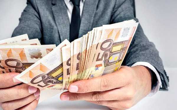 Salariul net în București a crescut cu 500 lei în ultimul an și a trecut un PRAG psihologic