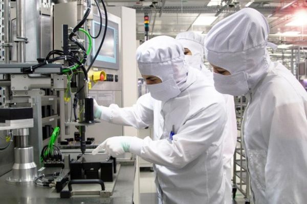 Investiția anului, în România: 57 de milioane de euro în cel mai mare centru de cercetare pentru semiconductori din Estul Europei