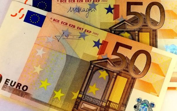 Leul, "oaia neagră" din Europa Centrală și de Est. Plătim factura pentru amatorismul Guvernului