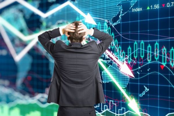 Avertismenmt de la finanțiști: Zona Euro, pericol de stagnare economică prelungită