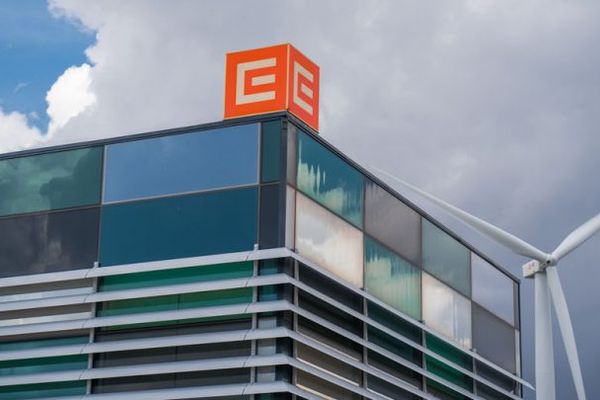 Lovitură pentru aproape 1,5 milioane de abonați. Un furnizor IMPORTANT de electricitate calculează penalități din prima zi de întârziere