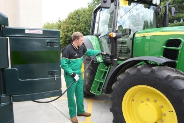 Motorina a devenit mai ieftină decât benzina. Semnal îngrijorător pentru economie