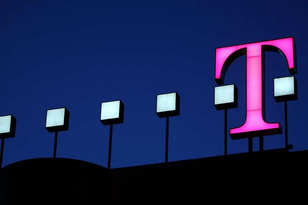 Cum va reacționa Guvernul în posibila vânzare a Telekom către Orange