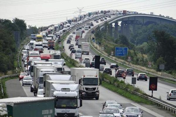 Înmatriculările auto s-au prăbușit în România, piața a scăzut cu mai bine de o treime