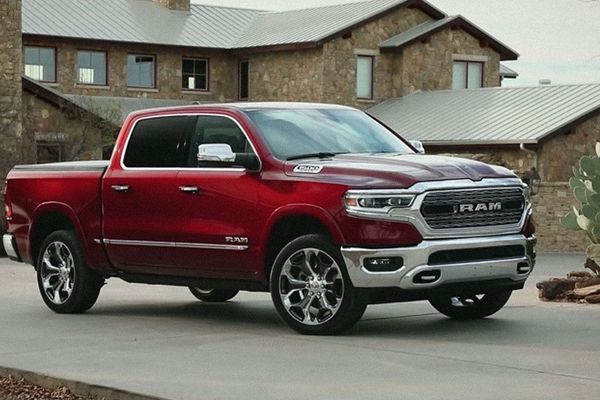 Probleme pentru grupul Fiat-Chrysler. Recheamă în service peste 100.000 de mașini