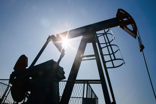 Cotațiile petrolului, la cele mai reduse niveluri din ultimele 13 luni, din cauza coronavirusului