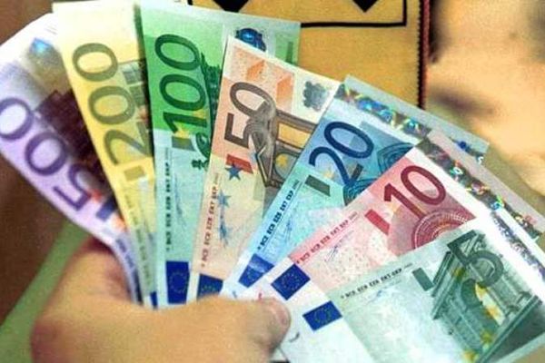 Euro explodează pe fondul crizei politice! Cel mai mare nivel anunţat vreodată de BNR