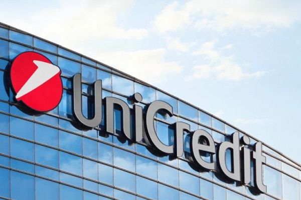Unicredit se pune la adăpost de o eventuală criză în Italia