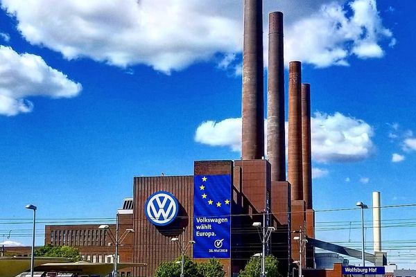 Constructorii europeni, în corzi. Cer ajutorul statului. Între timp, China defilează în Europa