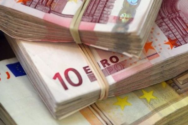 Bogații lumii încep să-și depoziteze averile în seifuri, de teama unei recesiuni globale