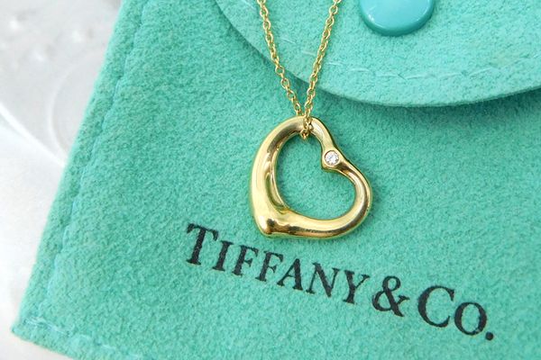 Brandul de lux Tiffany se vinde pentru 16 miliarde dolari