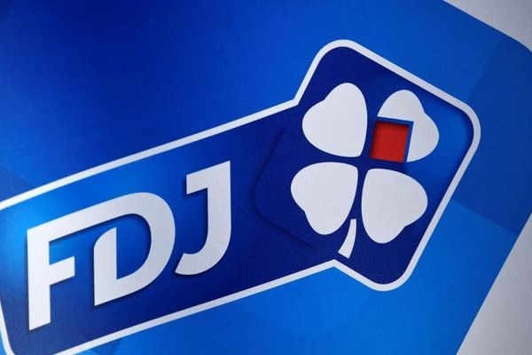 Franța vrea să obțină 2 miliarde euro din listarea operatorului de loterie