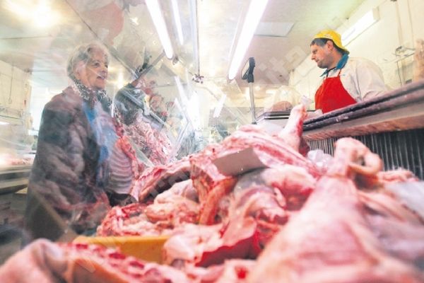 Carnea de pui s-a scumpit cu 11%, deși prețurile sunt plafonate. După 1 august prețurile vor exploda