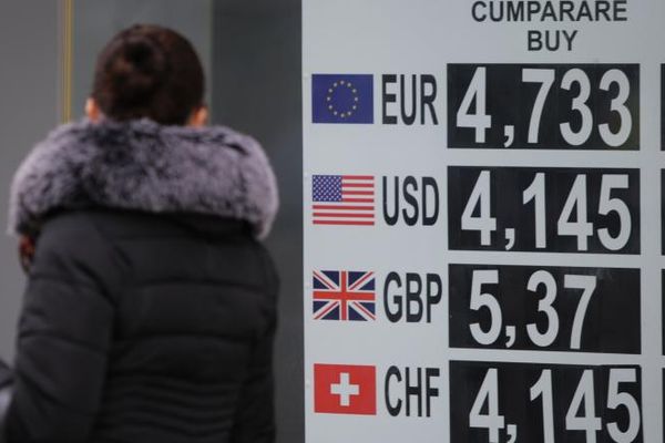 Curs valutar, 8 octombrie. Aurul atinge noi maxime, iar euro crește constant