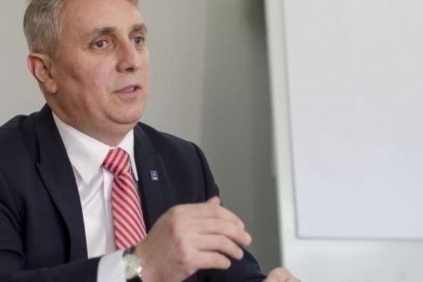 Ministrul Transporturilor a fost rănit ușor, într-un accident rutier, între Pitești și Râmnicu Vâlcea