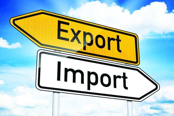 Într-un singur an, deficitul comercial al României a crescut cu aproape un miliard de euro