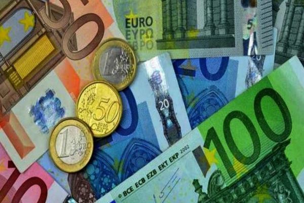 Leul recuperează timid în fața euro, dar pierde teren în fața celorlalte valute