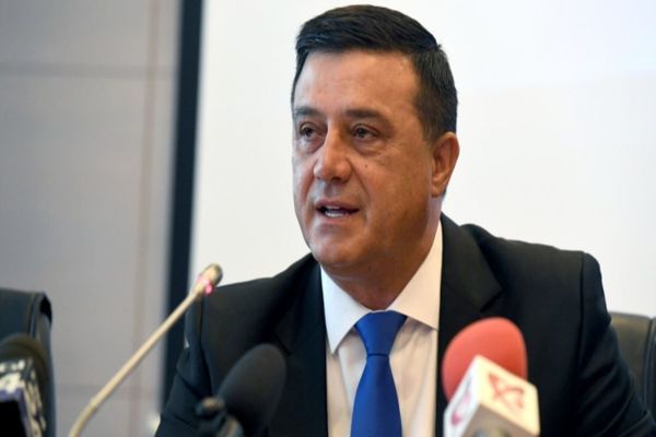 Dovada că în spatele unui bărbat "puternic" se află o femeie (și) mai puternică. Bădălău, legături primejdioase cu "Regina Achizițiilor"