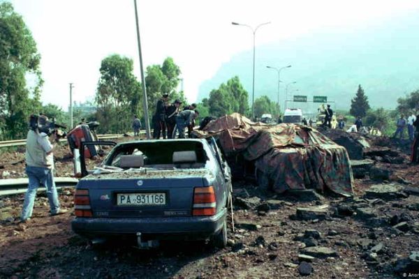 Cum se reorganizeaza mafia italiana direct lovita de coronavirus! Face masti chirugicale...