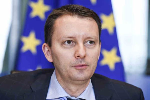 Europarlamentar roman cere un fond de solidaritate de 50 miliarde de euro