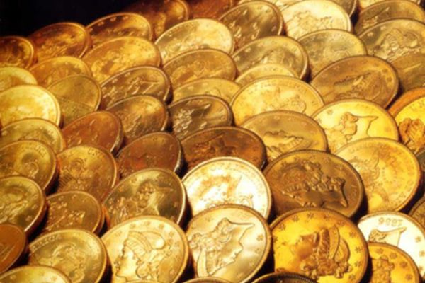 Preţul aurului a crescut semnificativ luni. Investitorii sunt din ce în ce mai interesaţi de metalul galben