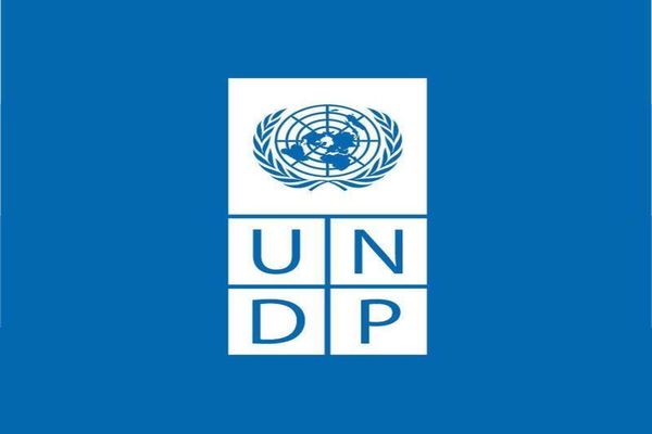 Asigurarea unui venit minim pentru cei mai săraci oameni din lume ar putea încetini creșterea cazurilor de COVID-19, susține PNUD