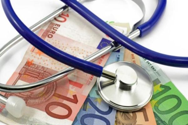 Ministrul Fondurilor Europene, Marcel Boloş, a semnat primele contracte pentru finanţarea din fonduri europene a cheltuielilor spitalelor COVID-19