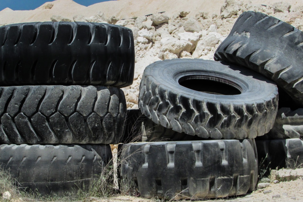 Cauciucuri reşapate - care sunt riscurile la care te expui dacă le foloseşti (P)