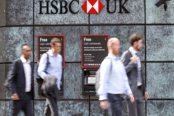 Profitul celei mai mari bănci britanice a scăzut cu 65% pe fondul pandemiei