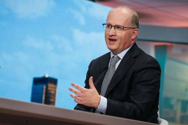 Economistul şef al BCE avertizează că economia nu se va redresa deplin în viitorul apropiat