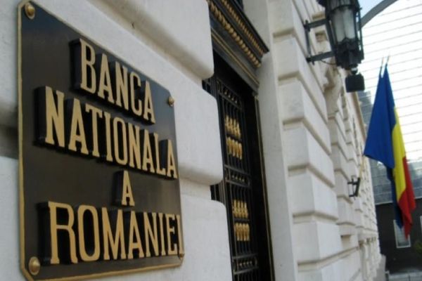 Leul a scăzut luni la 4,8404 unităţi pentru un euro