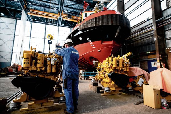 Angajații de la șantierul naval Damen Mangalia protestează în fața Ministerului Economiei