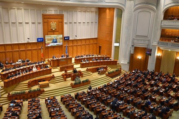 Bugetul 2021 | ASTĂZI - Cea mai lungă zi de dezbateri din Parlament pe banii țării. Cine dă raportul în comisiile de specialitate