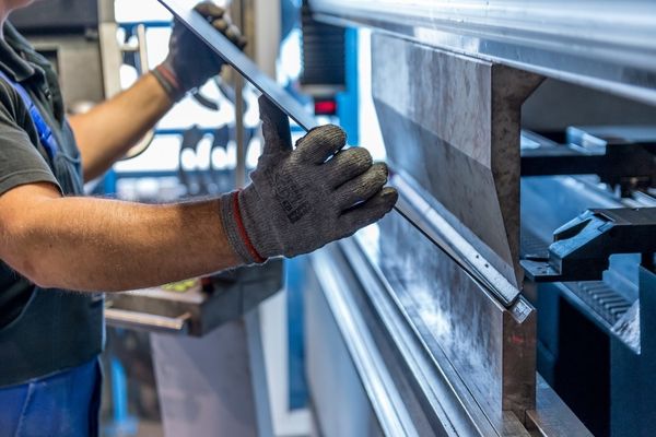 Creşterea preţurilor producţiei industriale în România, sub media UE, în iulie