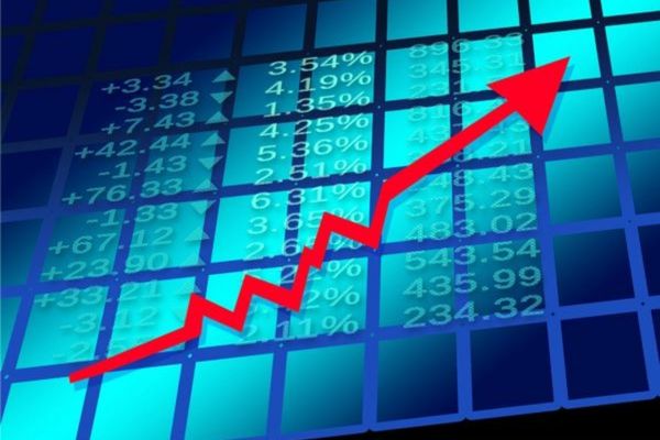 Acţiunile europene au închis luni în creştere cu peste 2%