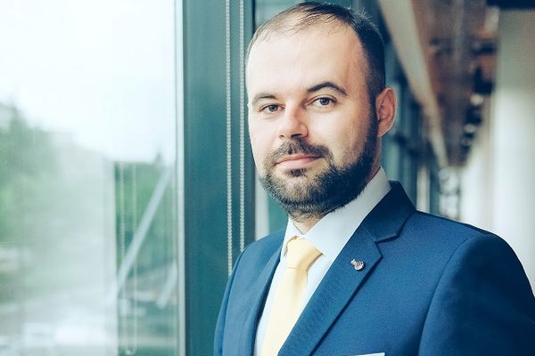 Lecția unui oficial BNR pentru cei care propun majorări nesustenabile: daca ai câștiga 100 de lei, cheltuind 134, cât ai putea continua?